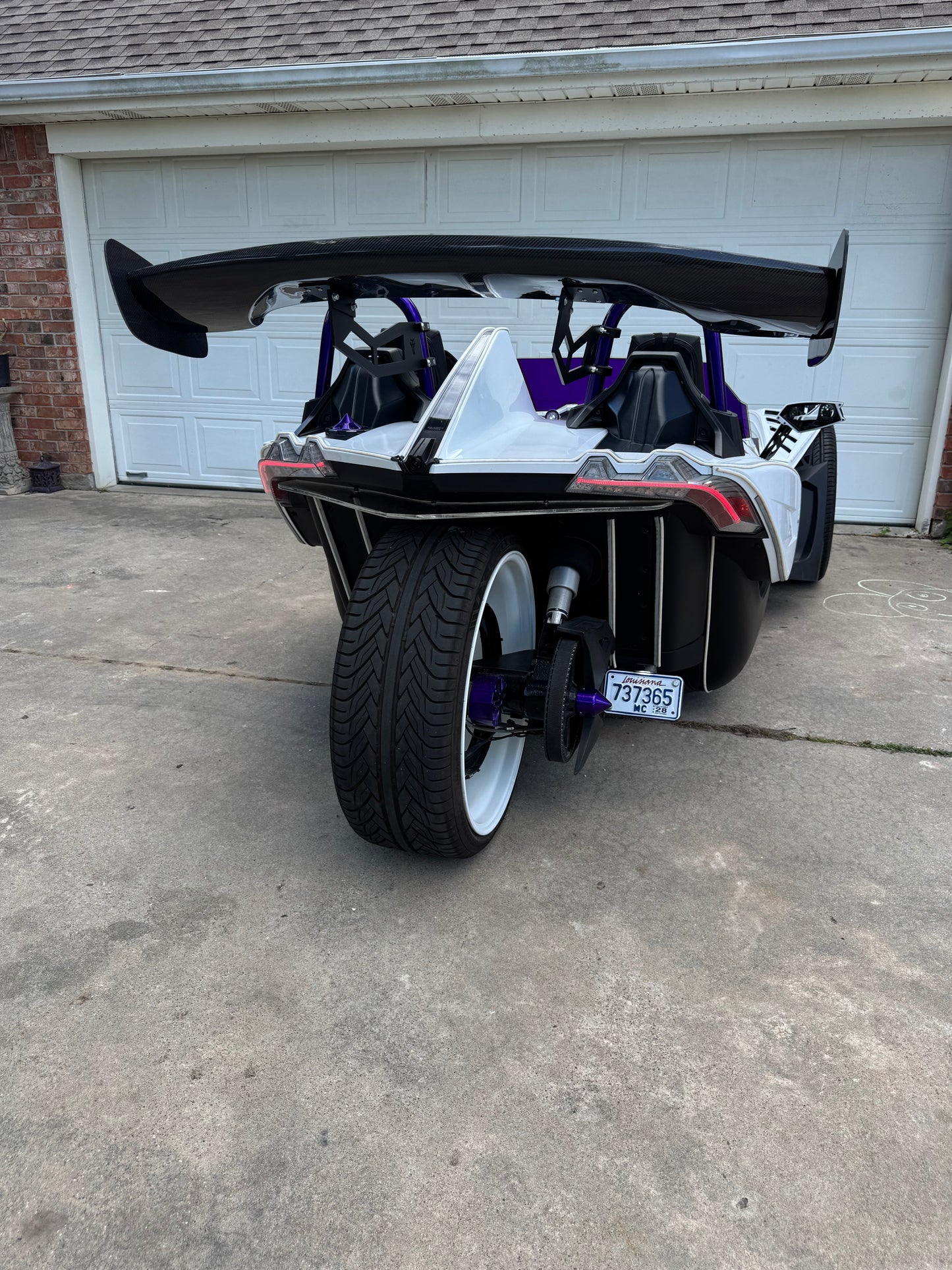 REAR CARBON FIBER WING KIT (INCLUDES MOUNTING BRACKETS) FOR THE POLARIS SLINGSHOT (2020+) | ROUND ROLL HOOP ONLY)