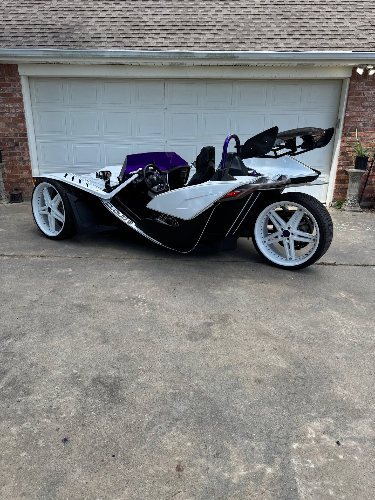 REAR CARBON FIBER WING KIT (INCLUDES MOUNTING BRACKETS) FOR THE POLARIS SLINGSHOT (2020+) | ROUND ROLL HOOP ONLY)