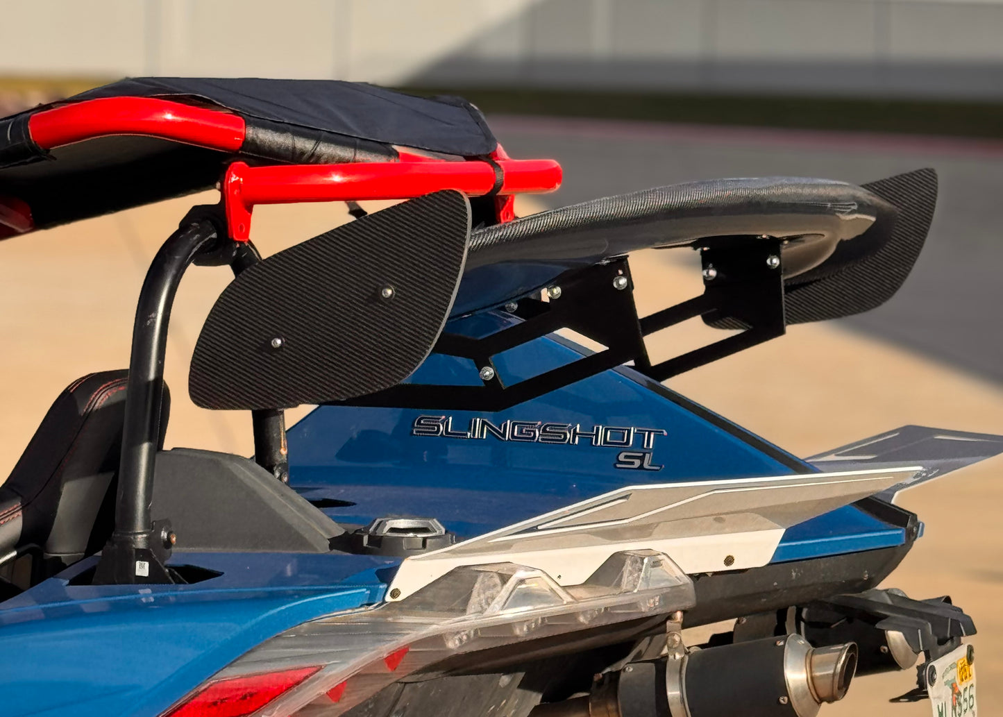 REAR CARBON FIBER WING KIT (INCLUDES MOUNTING BRACKETS) FOR THE POLARIS SLINGSHOT (2020+) | ROUND ROLL HOOP ONLY)